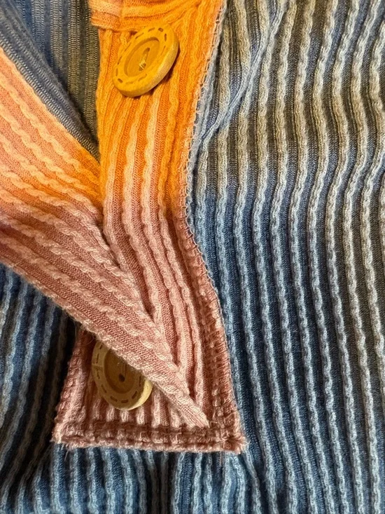 Color Block Ribbed Knit Henley - Picture 6 of 7